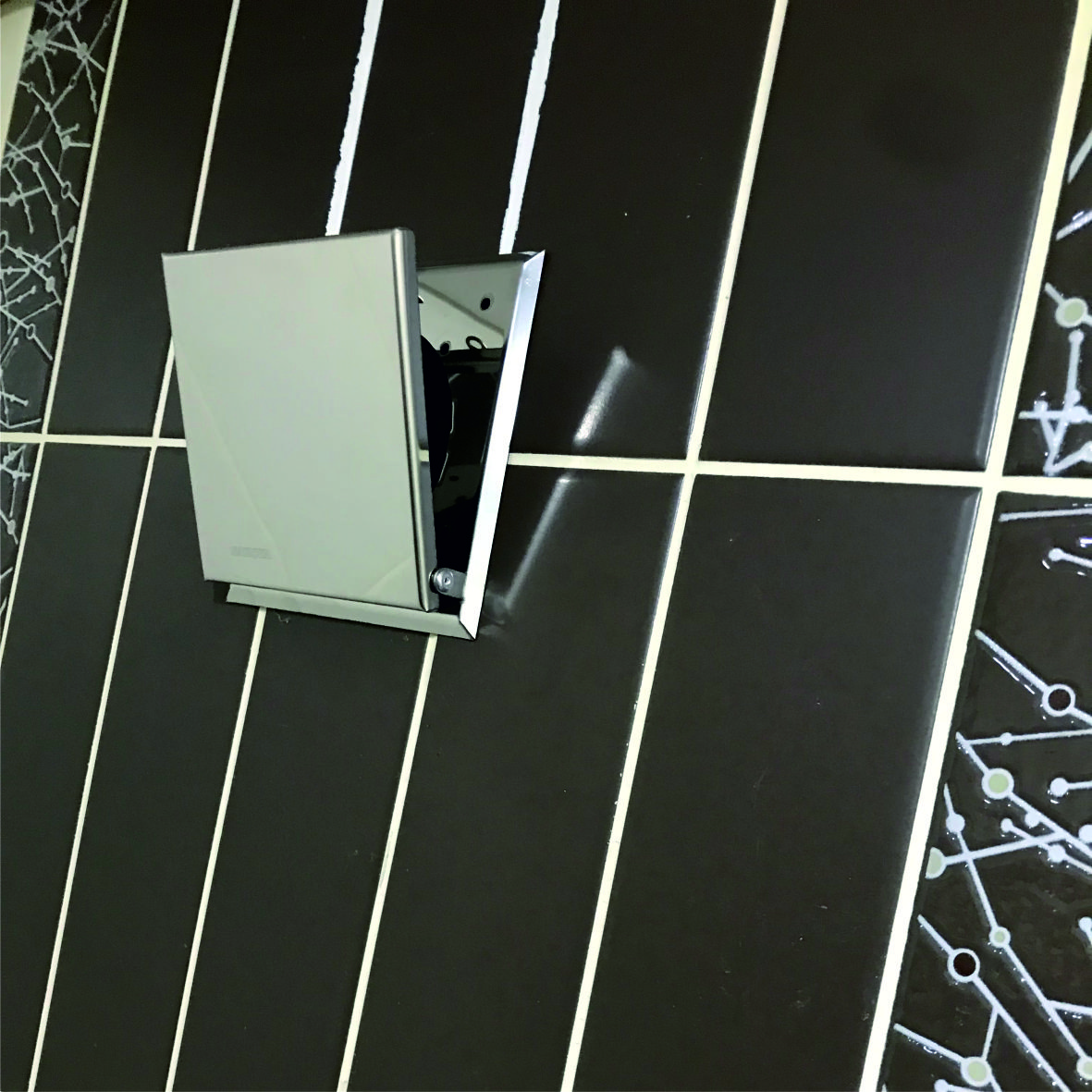 Sakoya Aspiratör Sessiz Banyo Wc 100 lük Baca ve Tavan Tipi 100 M3/h Geri Tepme Klapeli Kare Panel