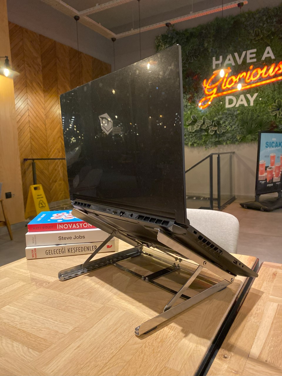 Sakoya Notebook Standı 304 Kalite Paslanmaz  11 Açı Ayarlı Açılır Kapanır Büyük ve Küçük Notebook Uyumlu